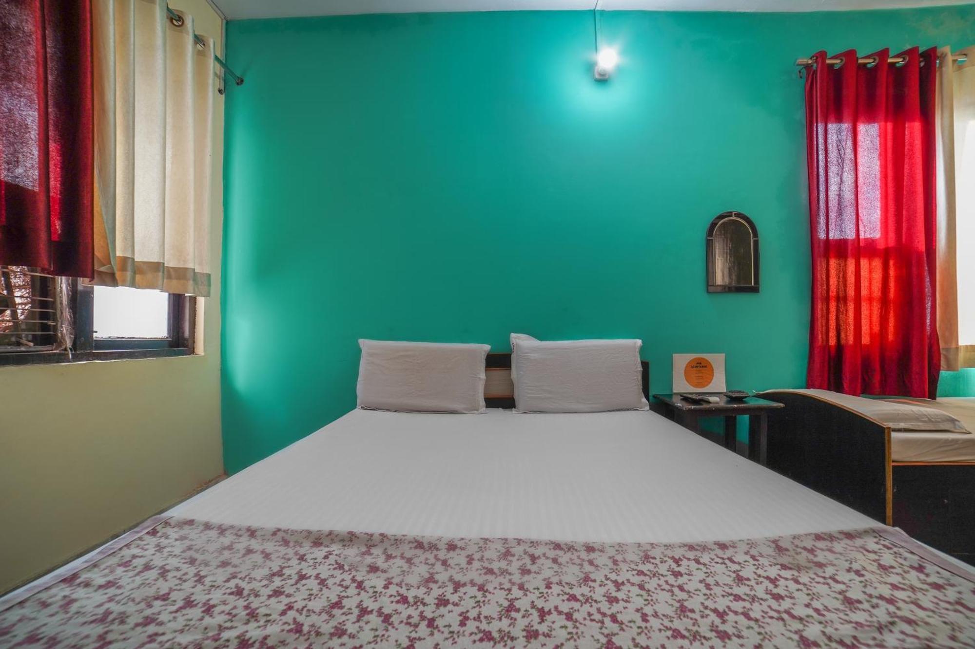 Spot On Komfort Guest House Rudrapur Exteriér fotografie